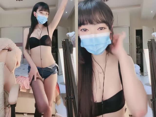 黑丝高跟大奶骚骚淫声荡语撩骚互动,近拍玩奶扣逼道具自慰…